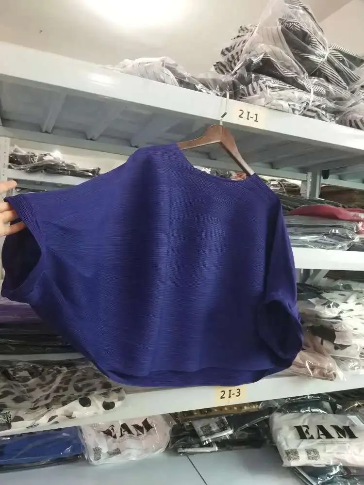 LANMREM 2025 High Quality New Fashion Loose Pleated T-shirt Round Collar Batwing Half Sleeve Pleated Women's  Tops YE112