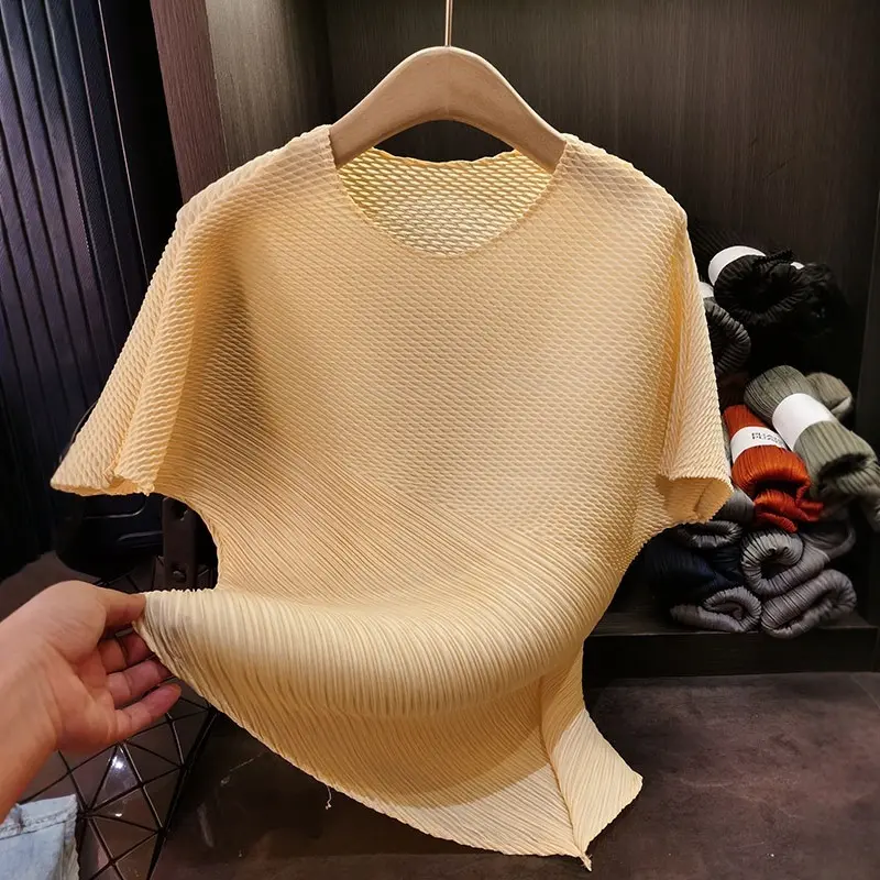 LANMREM Design Niche Unique Pleated Short Sleeved T-shirt For Women Loose Round Collar Irregular Spliced Pullover Tops 2DB3310