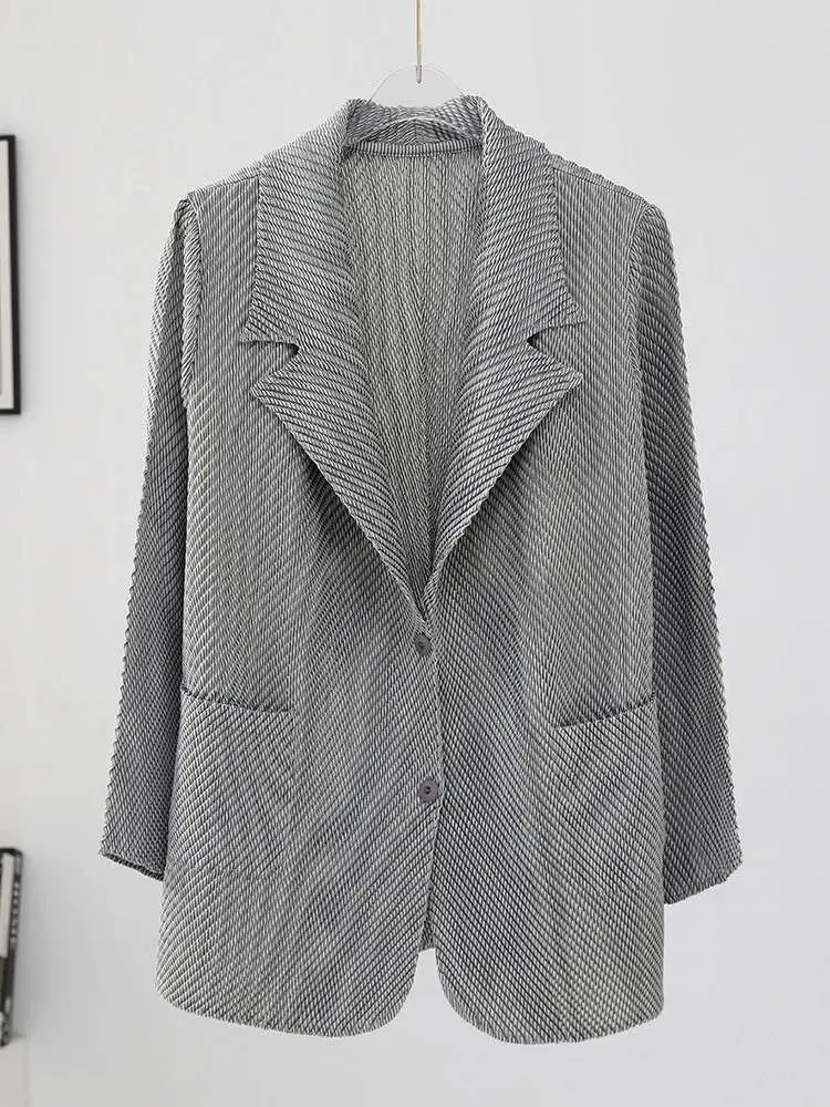 LANMREM Pleated Blazers For Women 2024 Spring New Lapel Single Breasted Long Sleeves Coat Female Fashion Coat 2DA3117