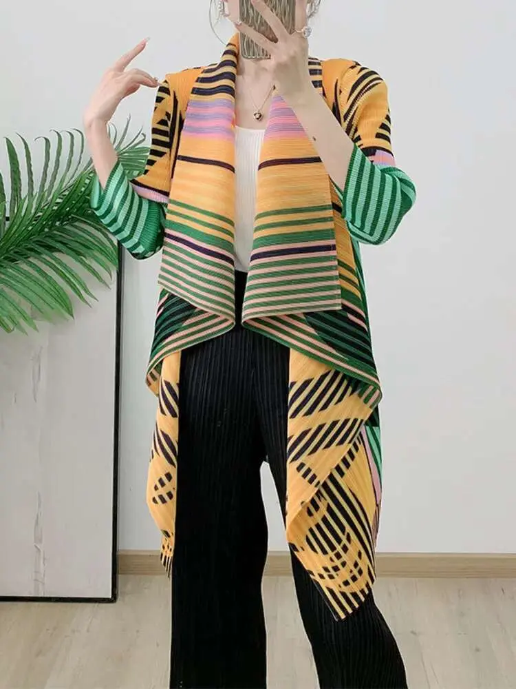 LANMREM Fashion Pleated Trench Coat 2025 Spring New Women's Plaid Print Color Block Striped Open Stitch Jacket 2DA8406