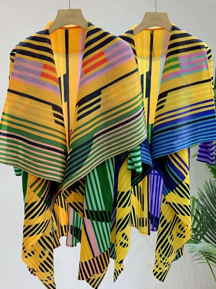 LANMREM Fashion Pleated Trench Coat 2025 Spring New Women's Plaid Print Color Block Striped Open Stitch Jacket 2DA8406