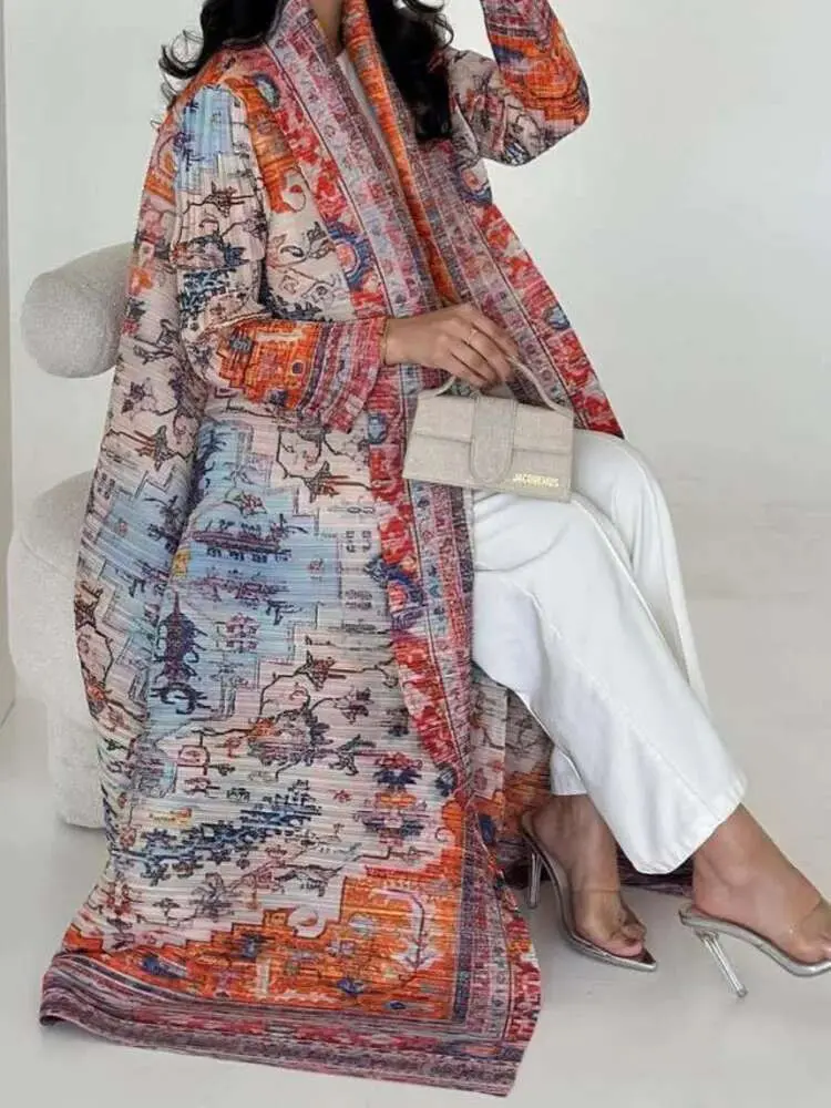LANMREM Muslim Robe Pleated Trench Coat Women Fashion Tide 2025 Spring New Print Lapel Long Sleeve Ethnic Style Cardigan 2DE757