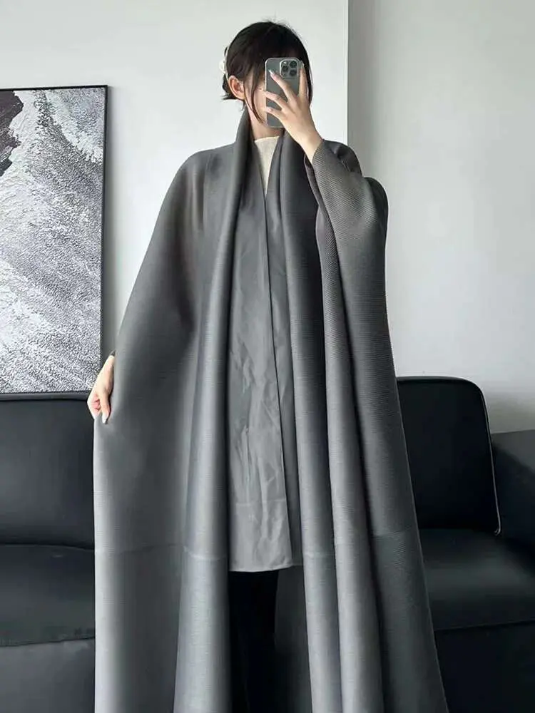 LANMREM Pleated Maxi Coat Women Batwing Sleeves Versatile Solid Color Luxury Scarf Long Robe Female Fashion Clothes New 2DA7603