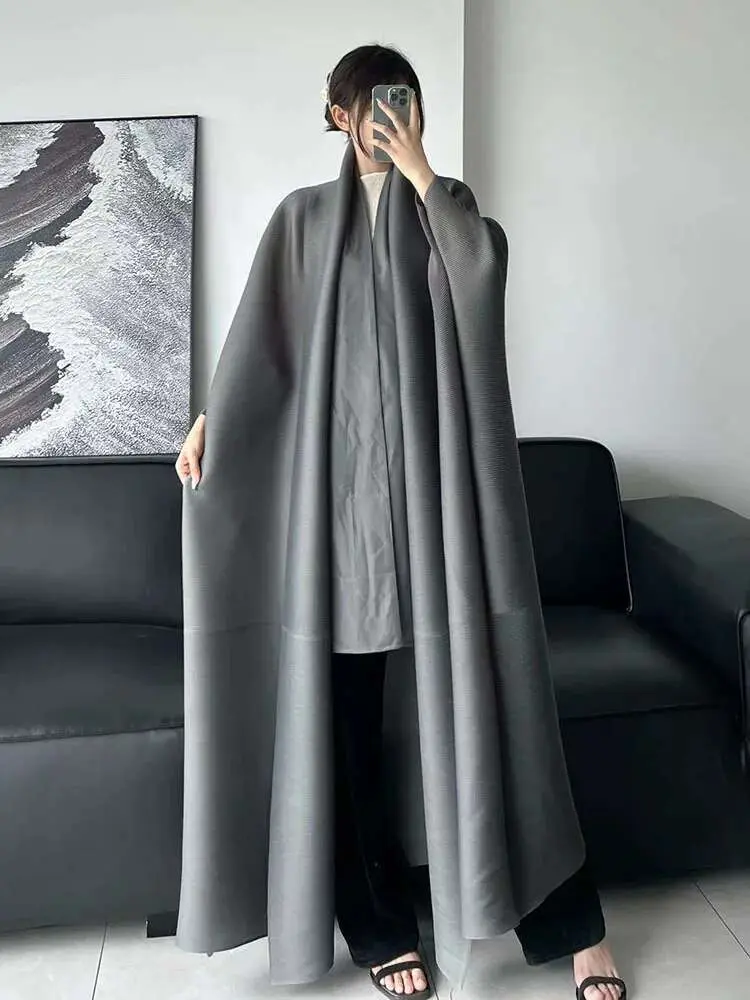 LANMREM Pleated Maxi Coat Women Batwing Sleeves Versatile Solid Color Luxury Scarf Long Robe Female Fashion Clothes New 2DA7603