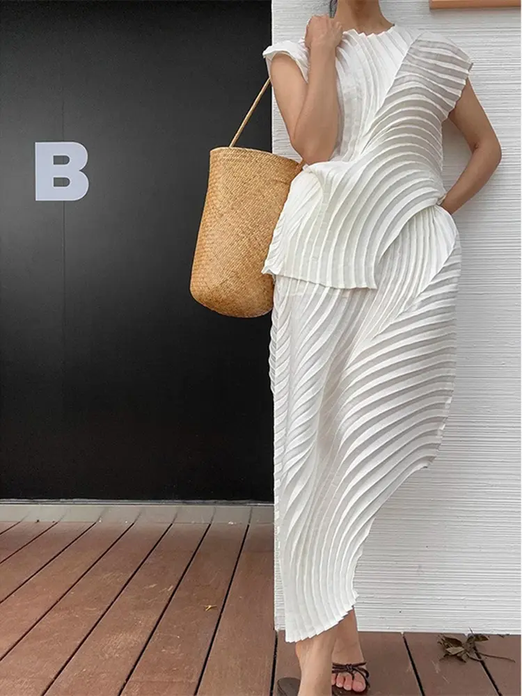 LANMREM Irregular Semitransparent White Women's Pleated Two Pieces Set Sleeveless Pullover T-shirt + Asymmetrical Skirts 2DB3609