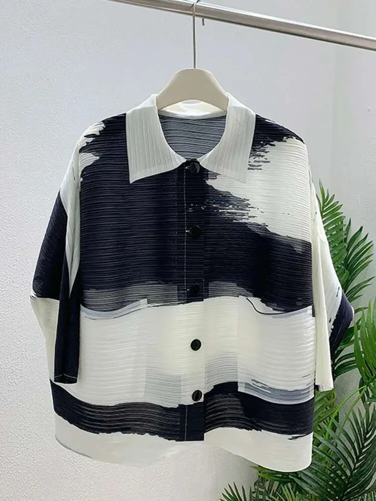 LANMREM Printed Black And White Striped Pleated Top For Women 2025 New Lapel Single Breasted Loose Casual Blouse Tops 2DB2485