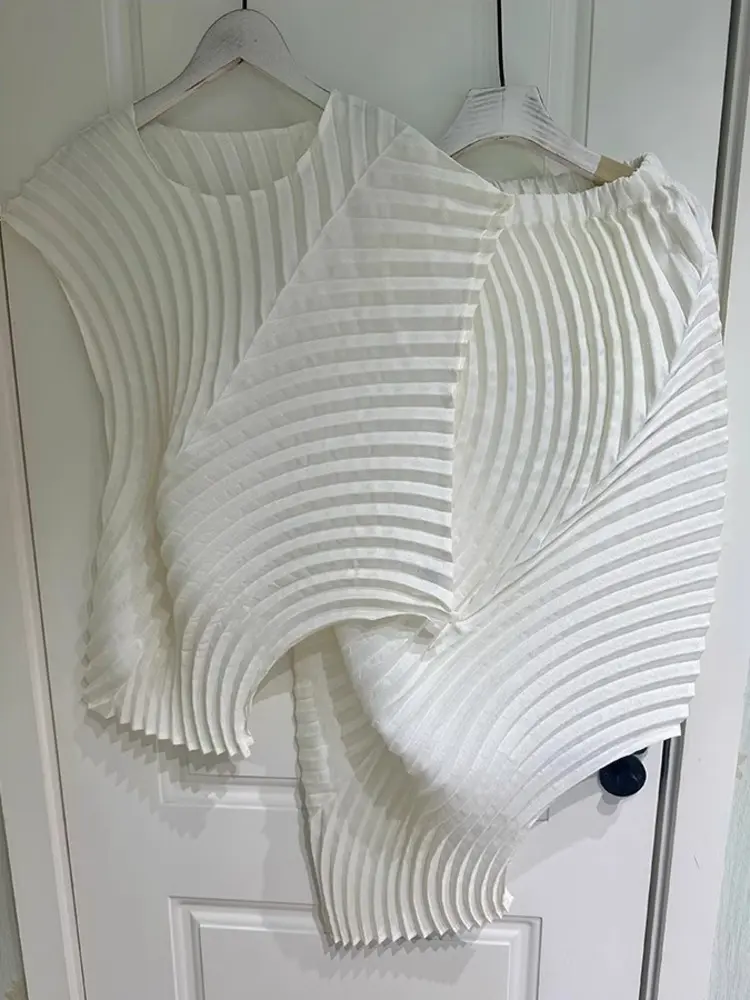 LANMREM Irregular Semitransparent White Women's Pleated Two Pieces Set Sleeveless Pullover T-shirt + Asymmetrical Skirts 2DB3609