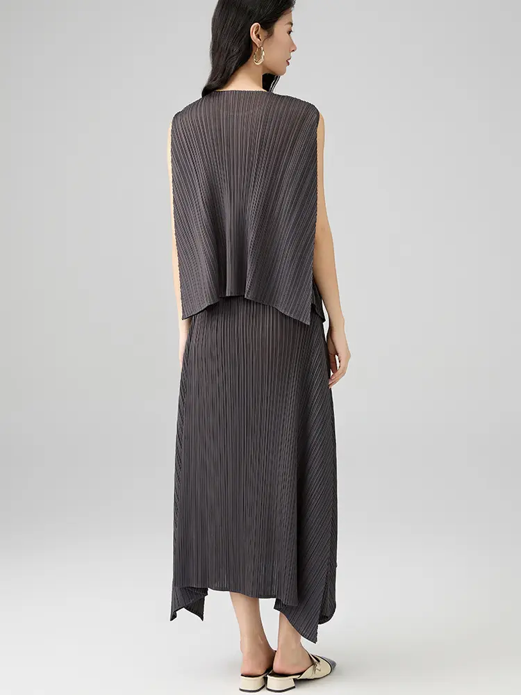 LANMREM Casual Loose Pleated Two Pieces Set For Women 2025 New Summer Chic Sleeveless Tops And Elastic Waist Skirt Sets 2DB2684