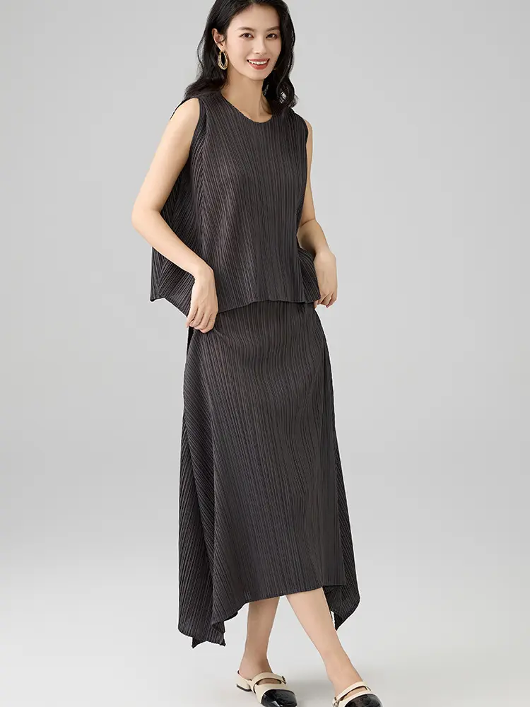 LANMREM Casual Loose Pleated Two Pieces Set For Women 2025 New Summer Chic Sleeveless Tops And Elastic Waist Skirt Sets 2DB2684