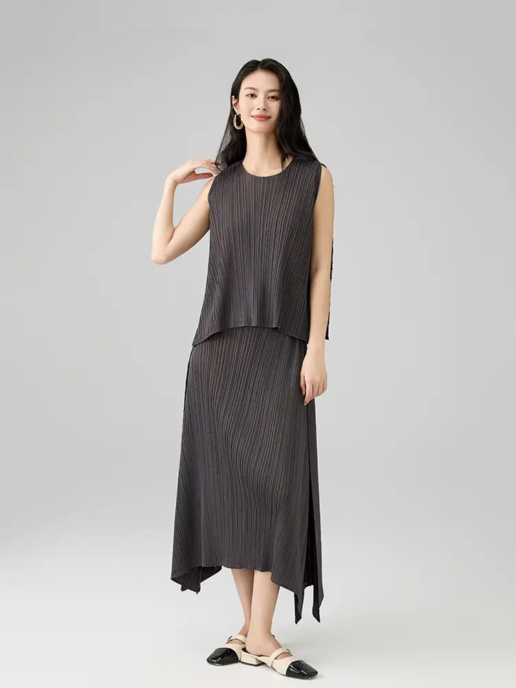 LANMREM Casual Loose Pleated Two Pieces Set For Women 2025 New Summer Chic Sleeveless Tops And Elastic Waist Skirt Sets 2DB2684