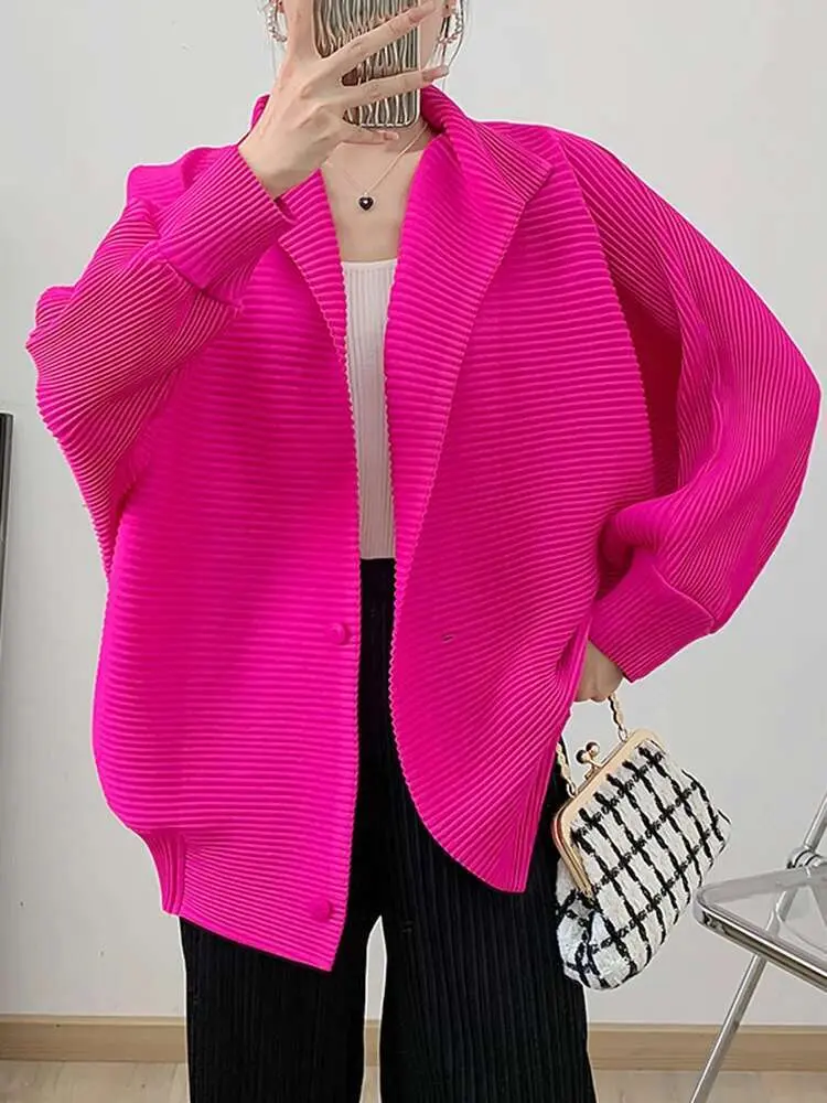 LANMREM 2025 Spring New Pleated Short Coat Women's Casual Style Loose Big Collar Single Breasted Elastic Outwear Jacket 2DB1992