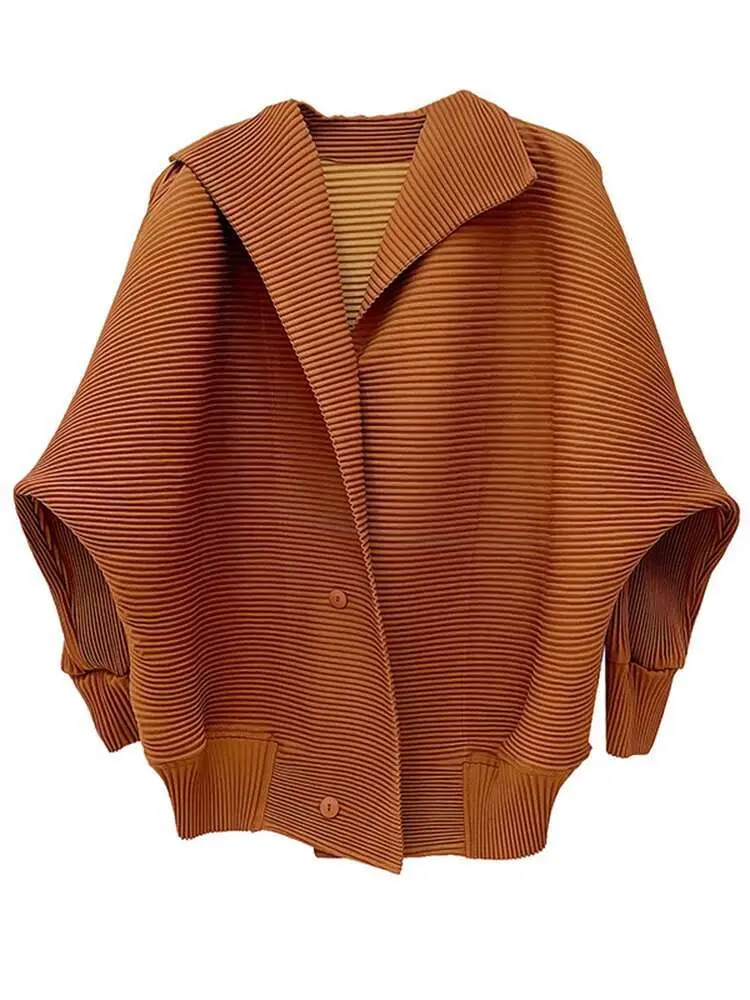 LANMREM 2025 Spring New Pleated Short Coat Women's Casual Style Loose Big Collar Single Breasted Elastic Outwear Jacket 2DB1992