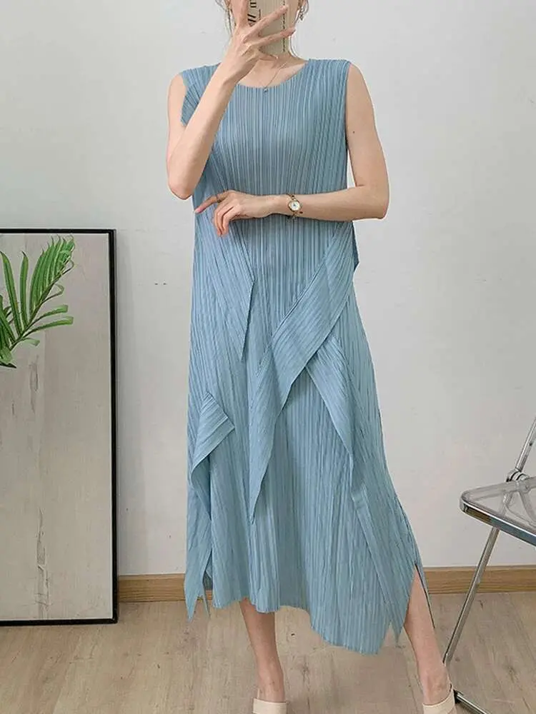 LANMREM Irregularly Pleated Dress Woman Fashion 2025 Summer New Sleeveless O-neck Solid Color Casual Versatile Dresses 2DE582