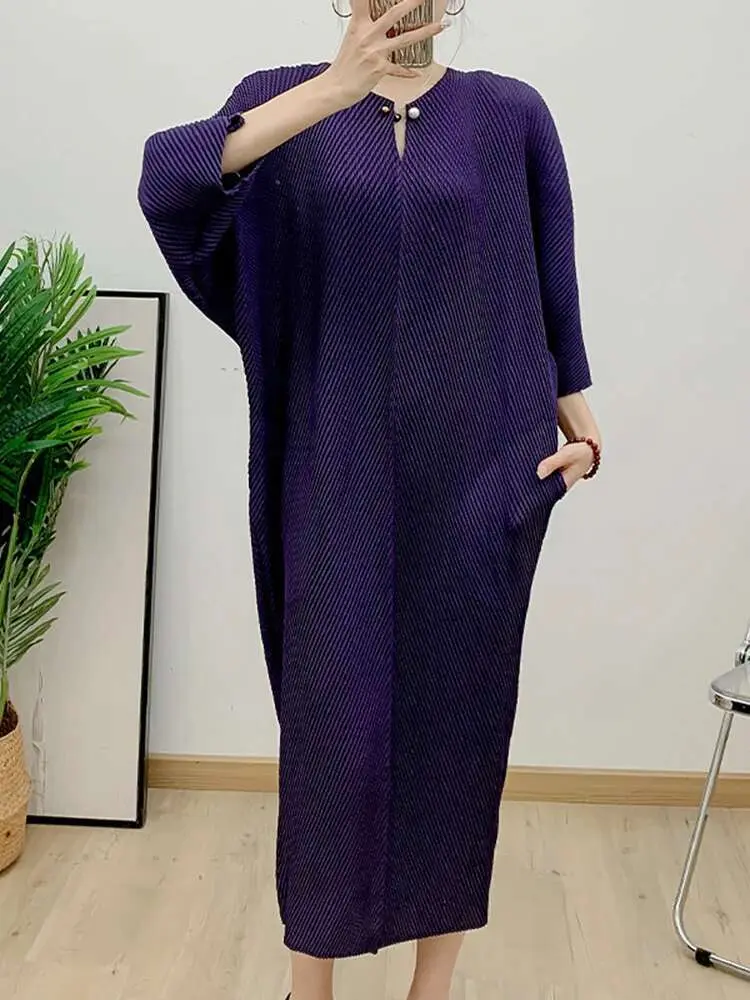 LANMREM Pleated Batwing Dress For Women 2024 New Autumn V Neck Mid Length Loose Design Fashion Niche Clothing Female 2DA9162