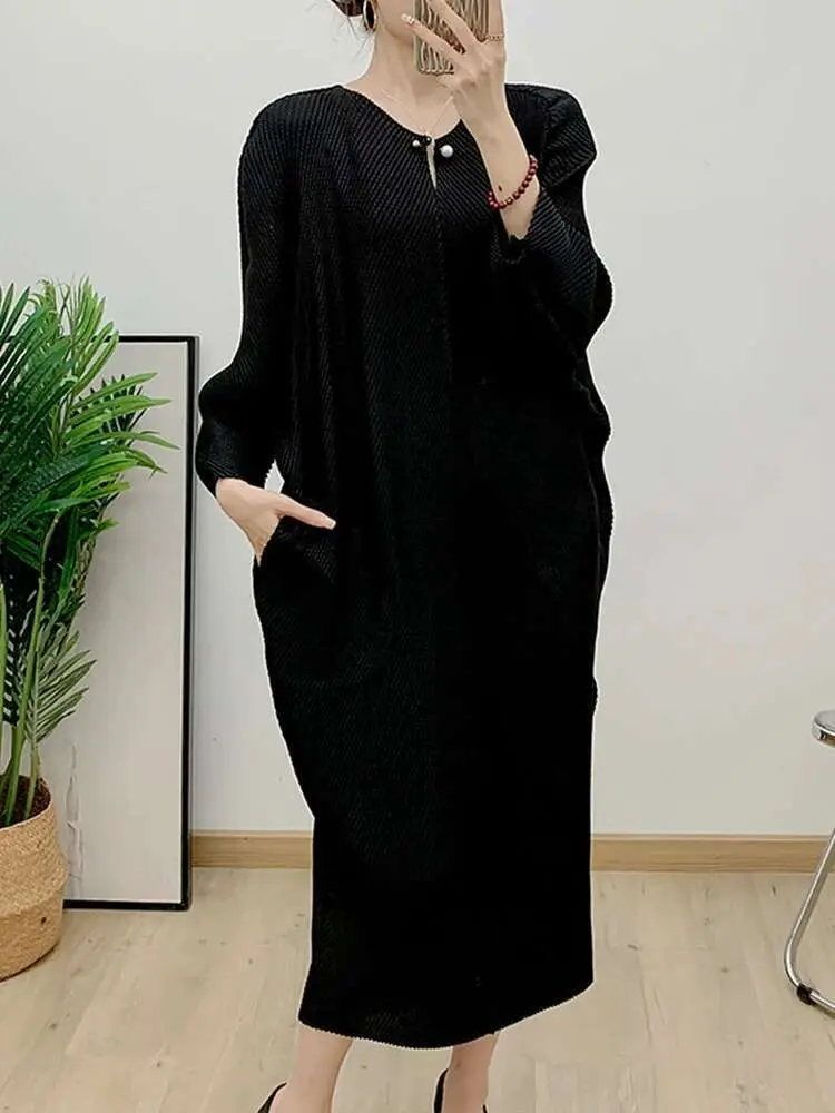 LANMREM Pleated Batwing Dress For Women 2024 New Autumn V Neck Mid Length Loose Design Fashion Niche Clothing Female 2DA9162