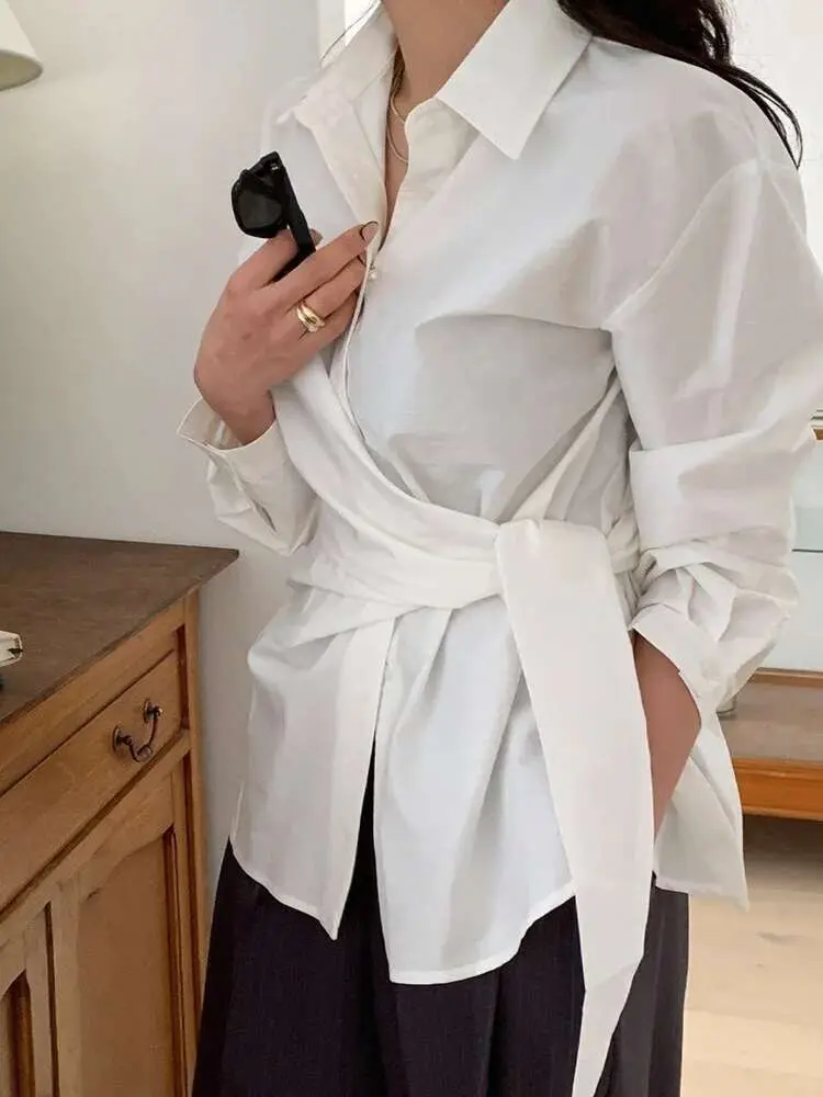 LANMREM French Style Temperament Shirt Woman Fashion 2025 New Lapel Single Breasted Strap Waist Design Long Sleeve Tops 2DE733