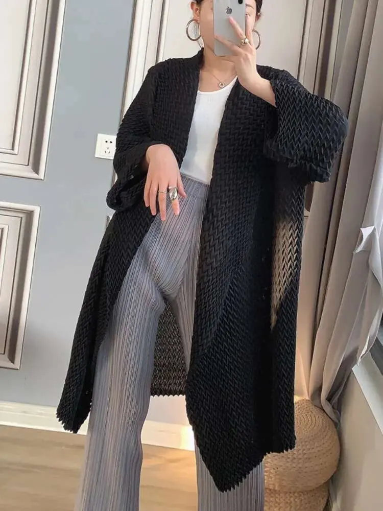 LANMREM Pleated Long Trench 2025 Spring Black Color Korean Style Long Sleeves Fold Windbreaker Female Elegant Clothing 2T1244
