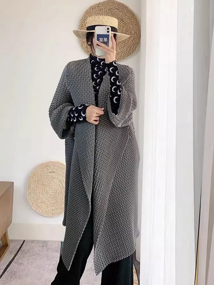 LANMREM Pleated Long Trench 2025 Spring Black Color Korean Style Long Sleeves Fold Windbreaker Female Elegant Clothing 2T1244