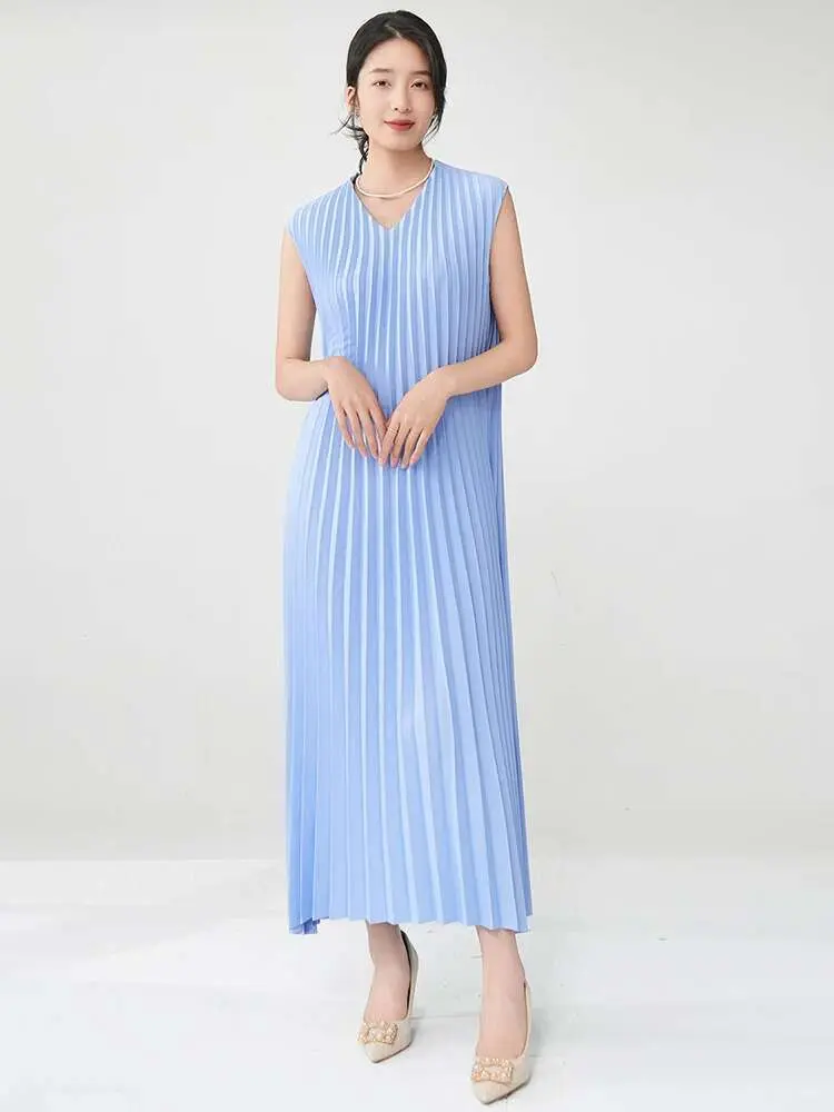LANMREM French Pleated Women's Dress V-neck Sleeveless Elegant Long Dresses Female Fashion Casual 2025 Summer Clothing 2DE263