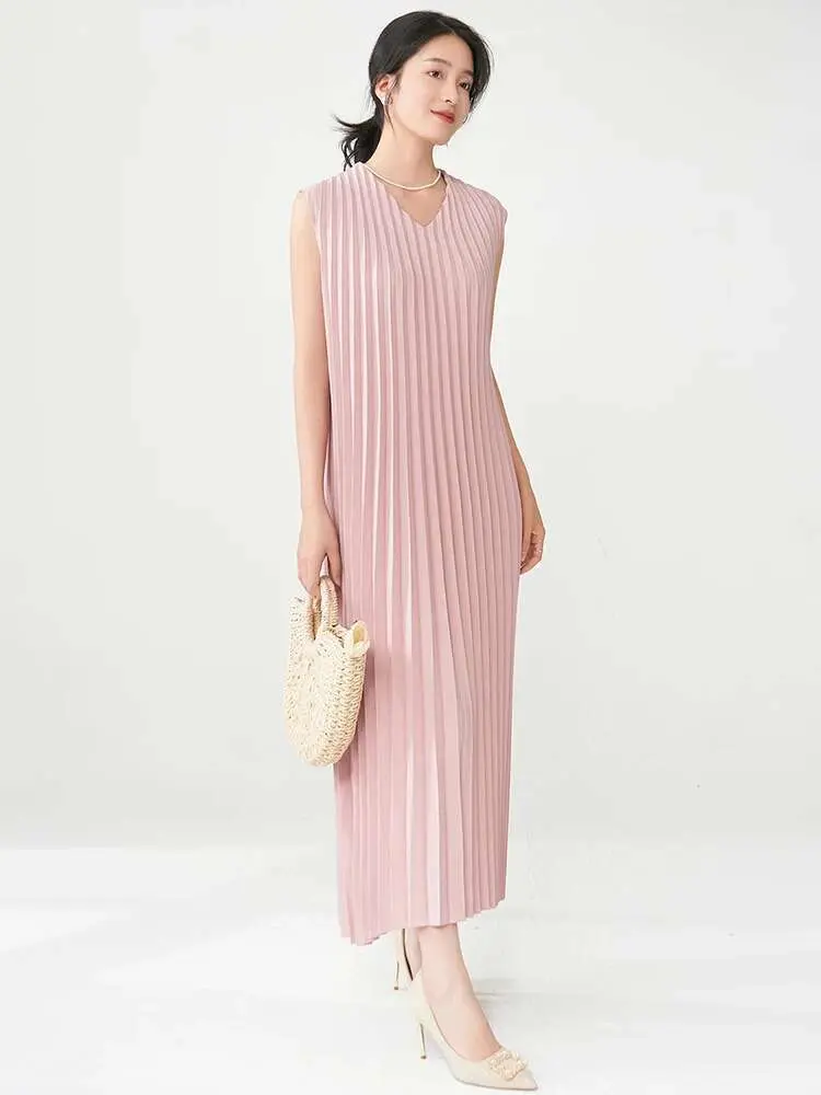 LANMREM French Pleated Women's Dress V-neck Sleeveless Elegant Long Dresses Female Fashion Casual 2025 Summer Clothing 2DE263