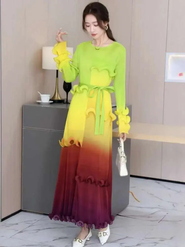 LANMREM Elegant Wooden Ear Edge Pleated Dress Women's Round Neck Lace-up Cgradual Long Dresses Fashion 2025 Summer New 2DE460