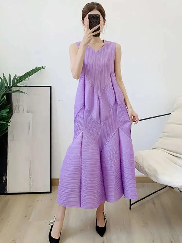 LANMREM Sleeveless Pleated Lantern Dress For Women Solid Color Fold Style Maxi Dresses Ladies Elegant Clothing 2025 Summer TC089
