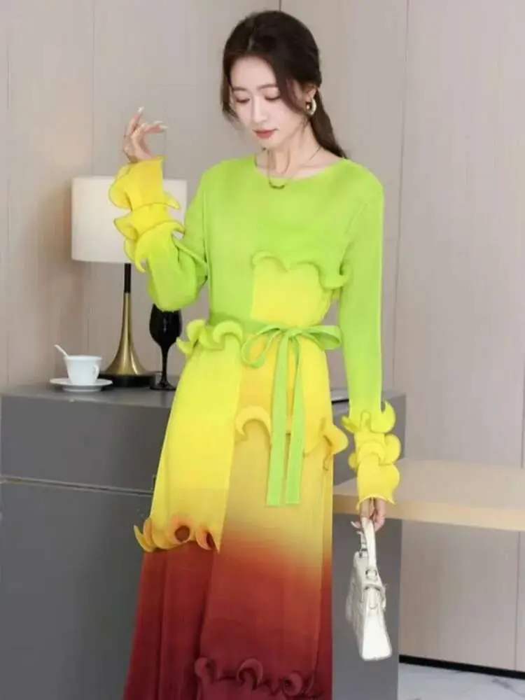 LANMREM Elegant Wooden Ear Edge Pleated Dress Women's Round Neck Lace-up Cgradual Long Dresses Fashion 2025 Summer New 2DE460