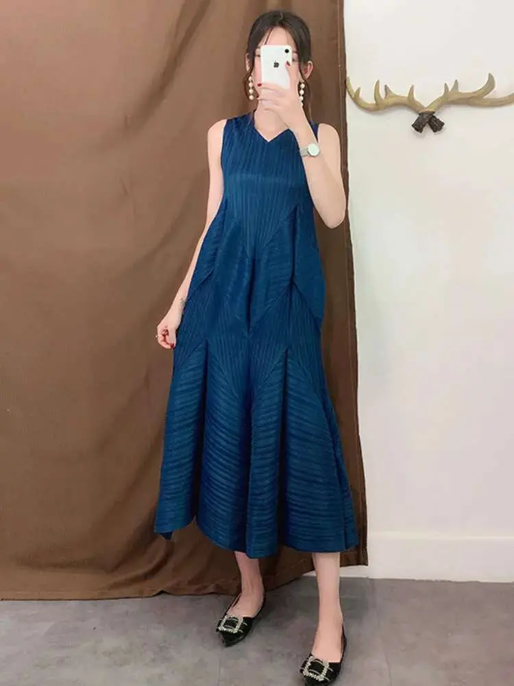 LANMREM Sleeveless Pleated Lantern Dress For Women Solid Color Fold Style Maxi Dresses Ladies Elegant Clothing 2025 Summer TC089