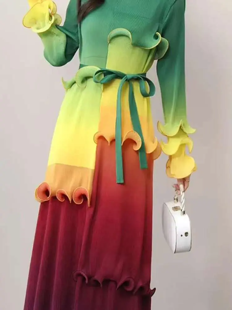 LANMREM Elegant Wooden Ear Edge Pleated Dress Women's Round Neck Lace-up Cgradual Long Dresses Fashion 2025 Summer New 2DE460