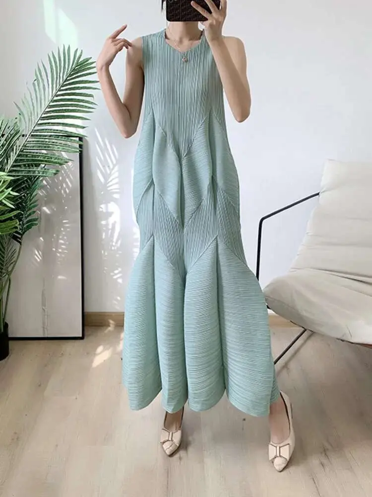 LANMREM Sleeveless Pleated Lantern Dress For Women Solid Color Fold Style Maxi Dresses Ladies Elegant Clothing 2025 Summer TC089
