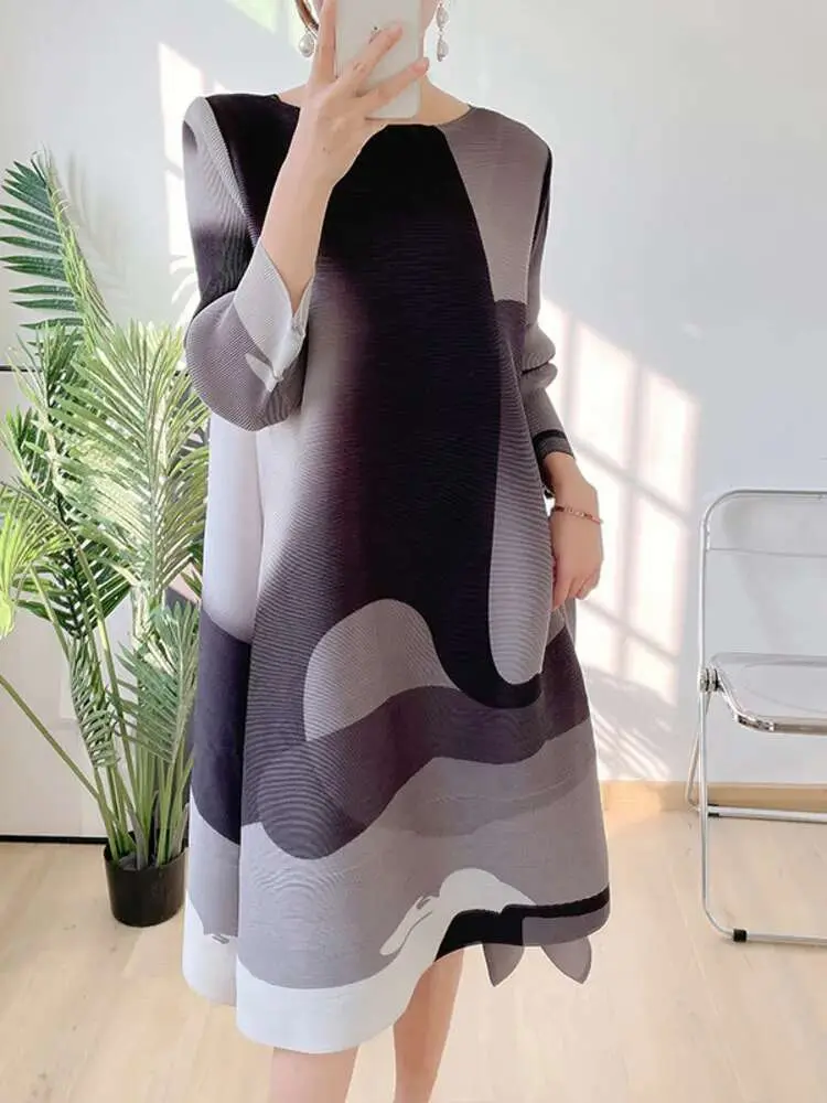 LANMREM Irregular Printing Pleated Dress Women's Round Neck Loose Contrast Color Dresses Female 2025 Spring Summer Tide 2R1504