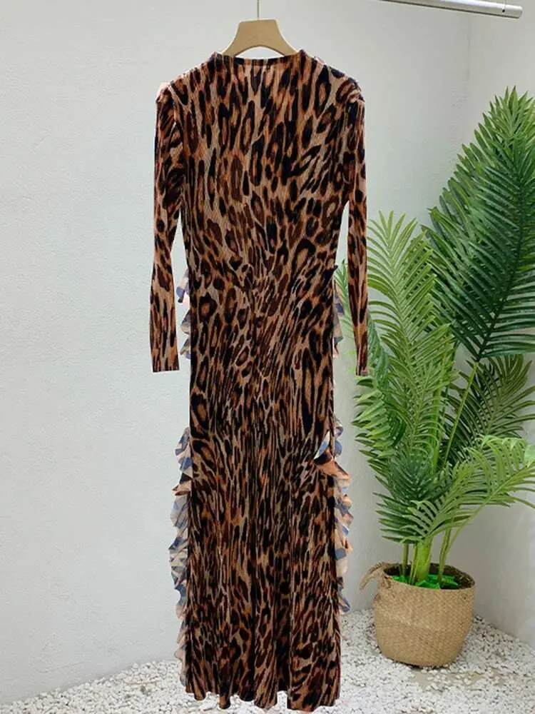 LANMREM Leopard Print Pleated Dress For Women Round Neck Long Sleeves Ruffles Fashion Dresses 2024 Spring Summer New 2DA4121