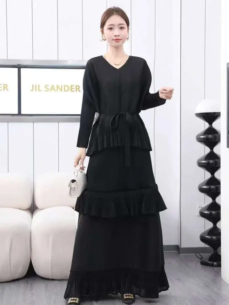 LANMREM Ruffled V-neck Lace-up Pleated Dress Women Slim Solid Color Lace Up Multi-layer Long Dresses Fashion 2025 Spring 2DE459