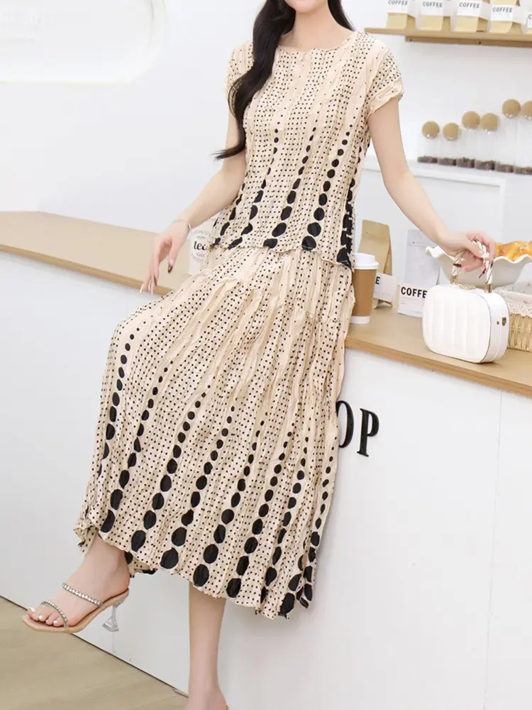 LANMREM Pleasted Women's Summer Casual Two Pieces Set O-neck Short Sleeve Slim T-shirt And Dot Printting Skirts 2025 New 2DB3183