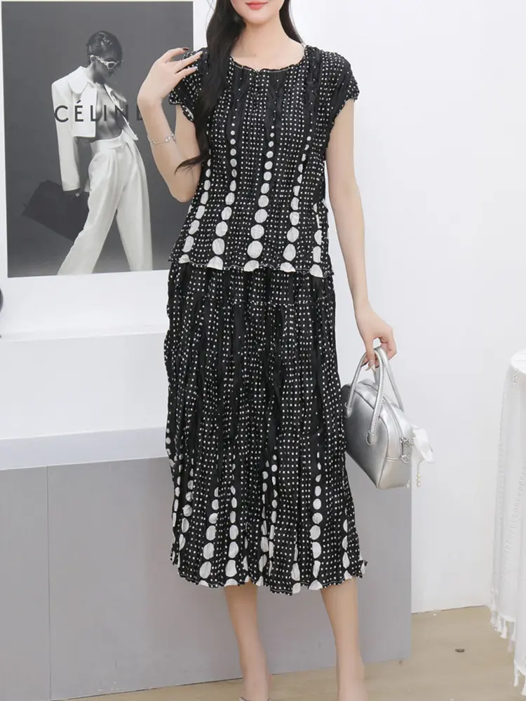 LANMREM Pleasted Women's Summer Casual Two Pieces Set O-neck Short Sleeve Slim T-shirt And Dot Printting Skirts 2025 New 2DB3183