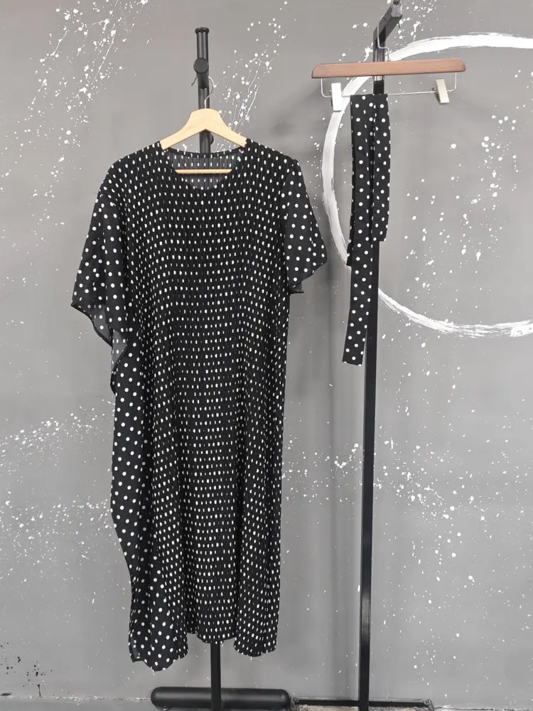 LANMREM Black Dot Printting Asymmetrical Bawting Short Sleeve Women's Dress Elastic Slim Round Collar Pleated Dresses 2DB3374