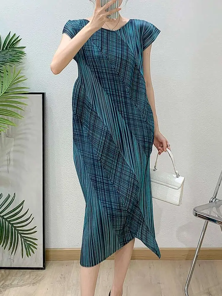 LANMREM Green Irregular Printed Handmade Pleated Women's Dress 2025 Summer Sleeveless Round Collar Dress Chic Design 2DB3279