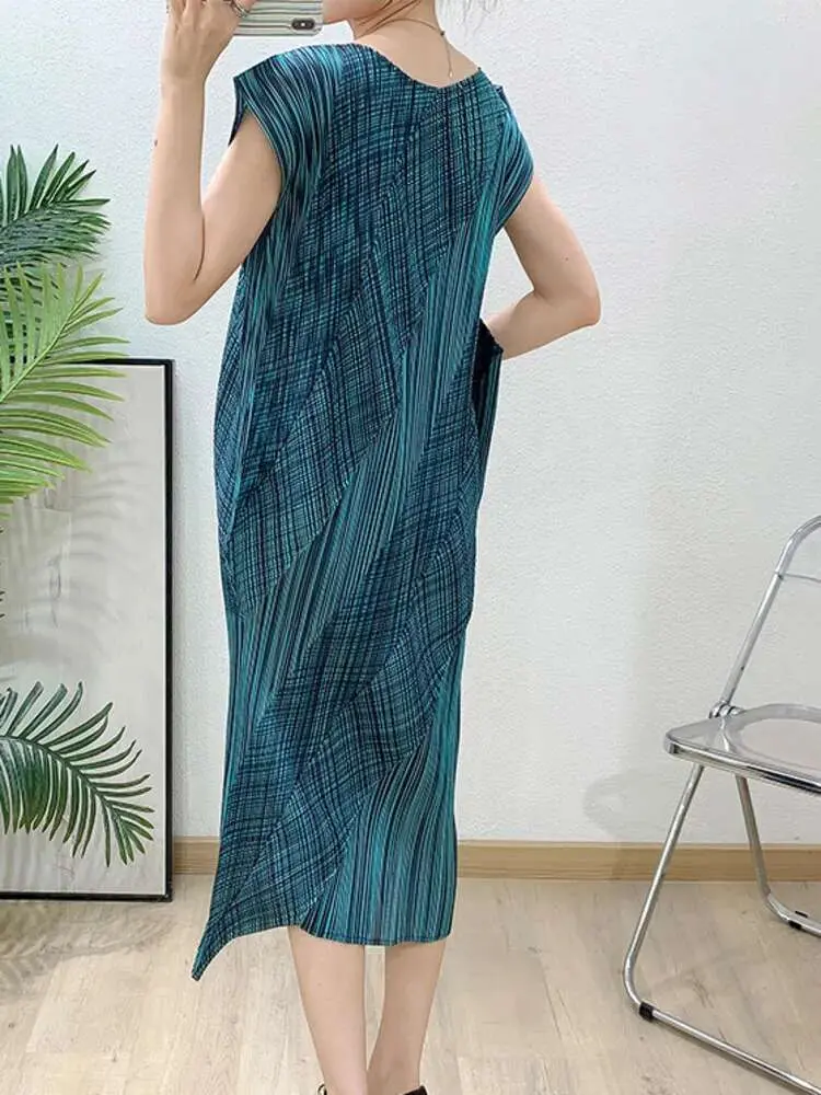 LANMREM Green Irregular Printed Handmade Pleated Women's Dress 2025 Summer Sleeveless Round Collar Dress Chic Design 2DB3279
