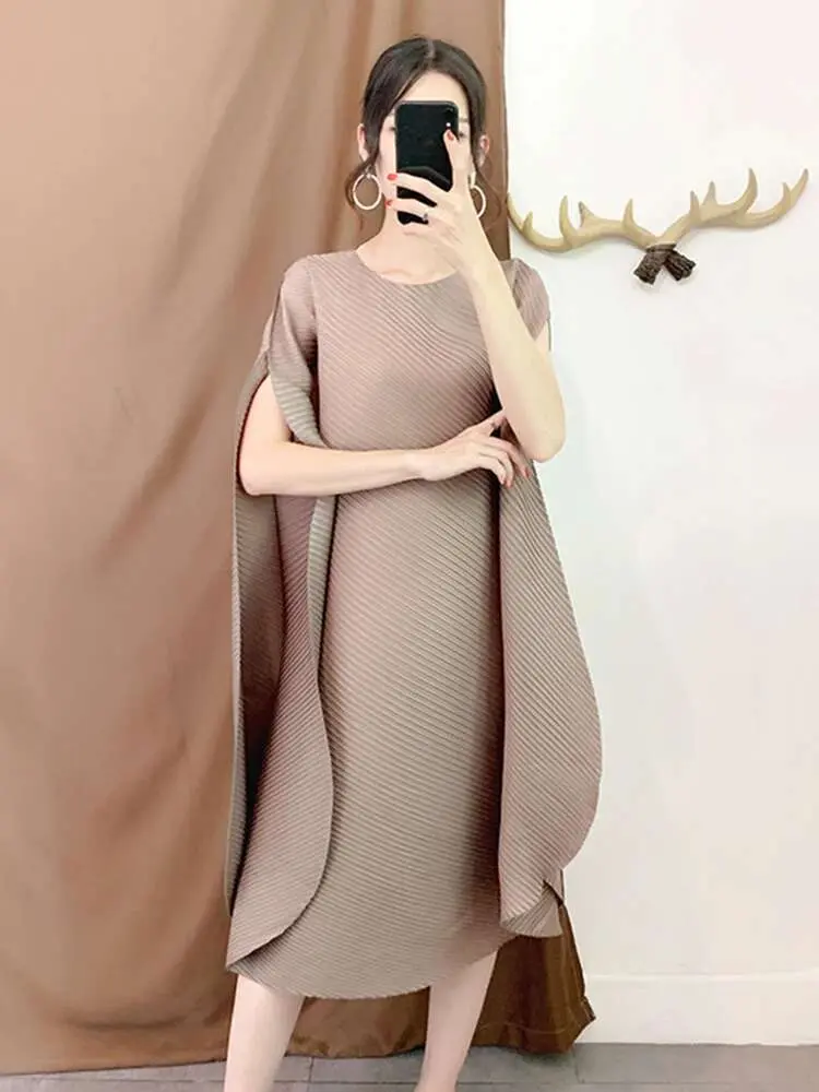 LANMREM Irregular Pleated Dress Women Round Neck Short Sleeves Loose Batwing Style Female Fashion Clothing 2024 Summer 2DA3693