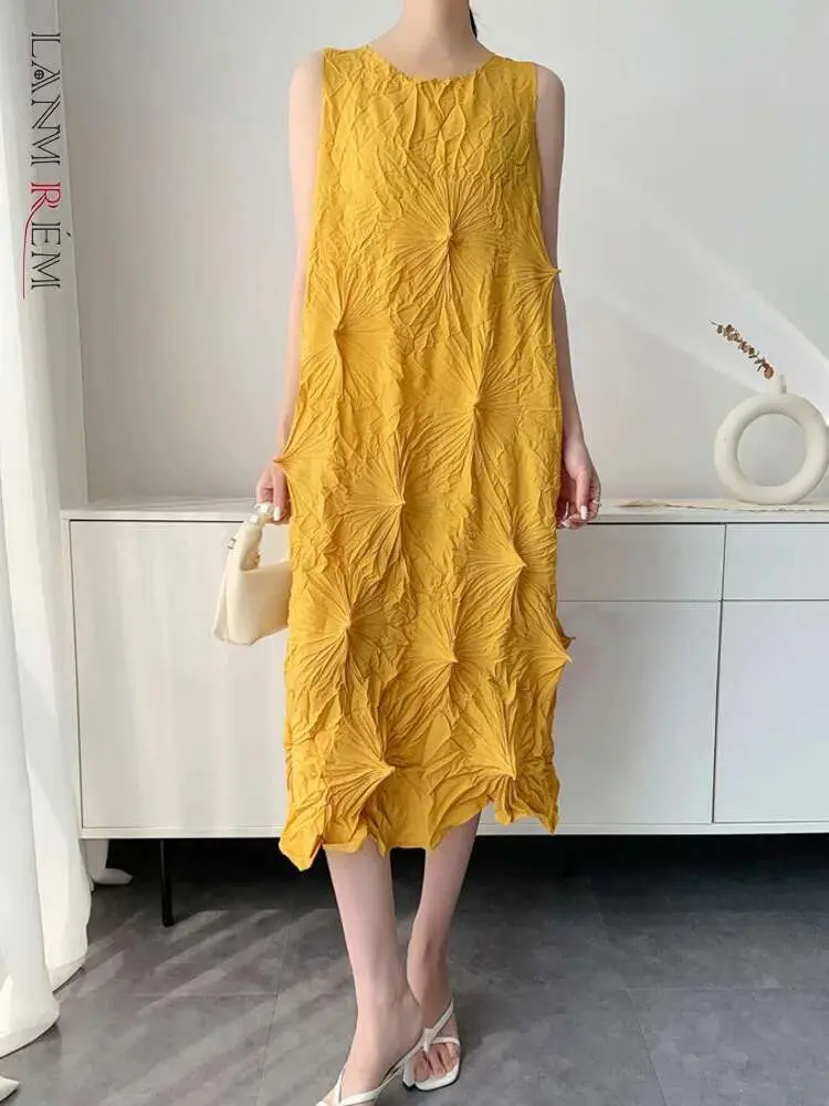 LANMREM Handmade Pleated 2025 Summer Dress Women's Chic Niche Design Sleeveless Round Collar Light Blue Mid Length Dress 2DB2877