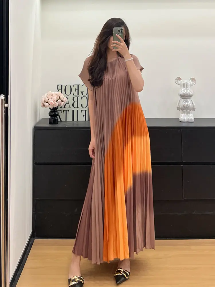LANMREM Colorblock Spliced Pleated Women's Dress 2025 New High-End Design Elegant Temperament Short Sleeve Dresses Chic 2DB3574