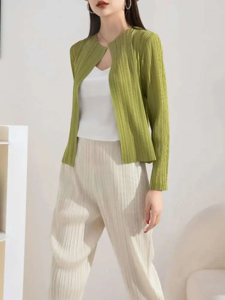 LANMREM Casual Cardigan Loose Pleated Shirt Round Neck Long Sleeves Solid Color Elegant Top Clothing 2025 Spring New 2DA1187