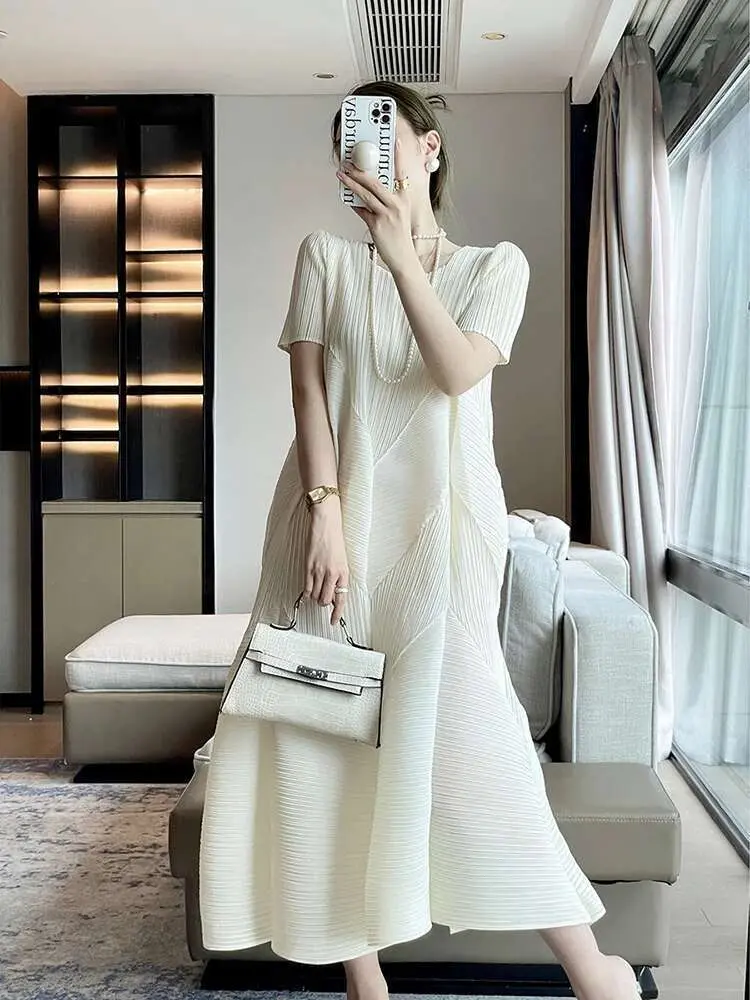 LANMREM French Pleated Dress For Women Round Neck Short Sleeve Solid Color Casual Dresses Female Fashion 2025 Summer New 2DE415