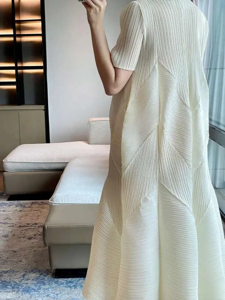 LANMREM French Pleated Dress For Women Round Neck Short Sleeve Solid Color Casual Dresses Female Fashion 2025 Summer New 2DE415