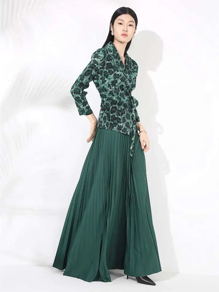 LANMREM Pleated Leopard Print Suit Collar With Tie Up Long Sleeved Top, High Waist Long Half Skirt Two-piece Set Women 2025 New