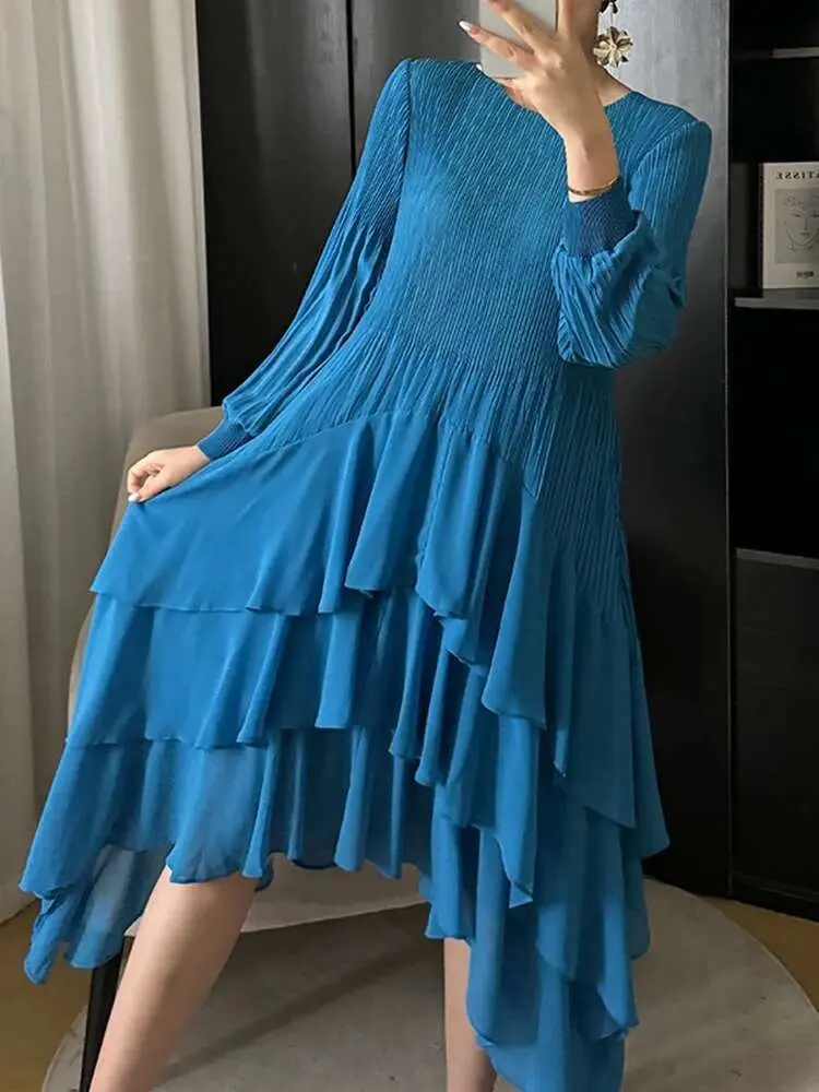 LANMREM Irregular Spliced Pleated Dress Women Fashion Round Neck Long Sleeves Solid Color Dresses Elegant 2025 Spring 2DA4617