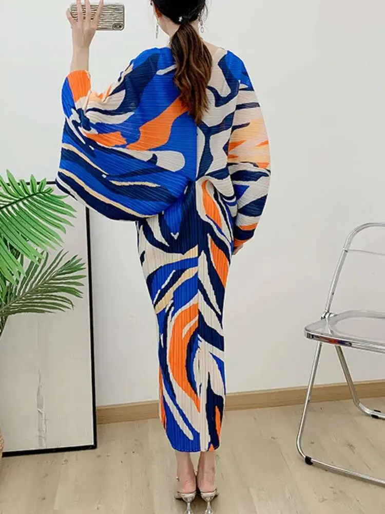 LANMREM Pleated Dress For Women Designer Printed V-neck Batwing Sleeves Slim Striped Dresses Female Clothing 2023 New 2YA2238