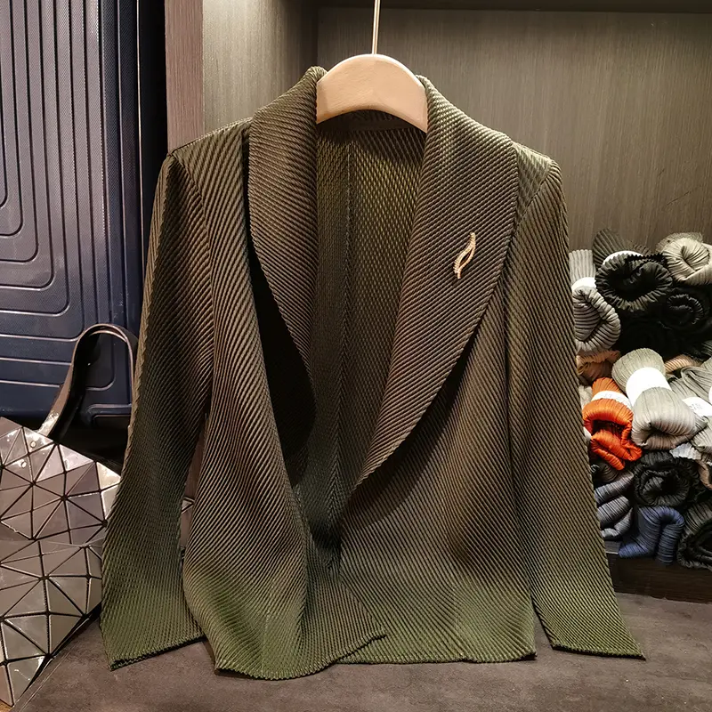 LANMREM High-End Pleated Women's Blazer 2025 New Simple Khaki Versatile Loose Turn Down Collar Long Sleeve Cardigan Coat 2DB3678