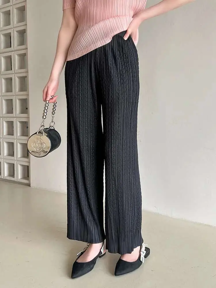 LANMREM Minimalist Fabric Pleated Pants Women Fashion Tide 2025 New Elastic Waist Solid Color Casual Versatile Trousers 2DE681