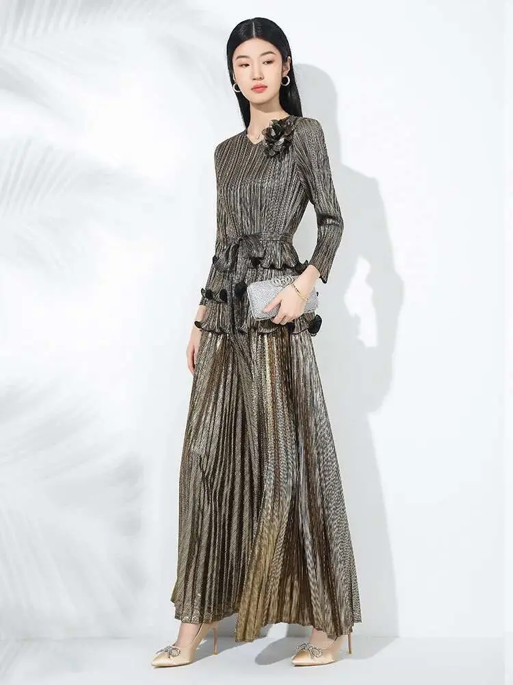 LANMREM Casual Women Pleated Two-piece Set V-neck 3D Flower Lace-up Fungus Hem Design Top + Wide Leg Pants New Fashion 2DC1263